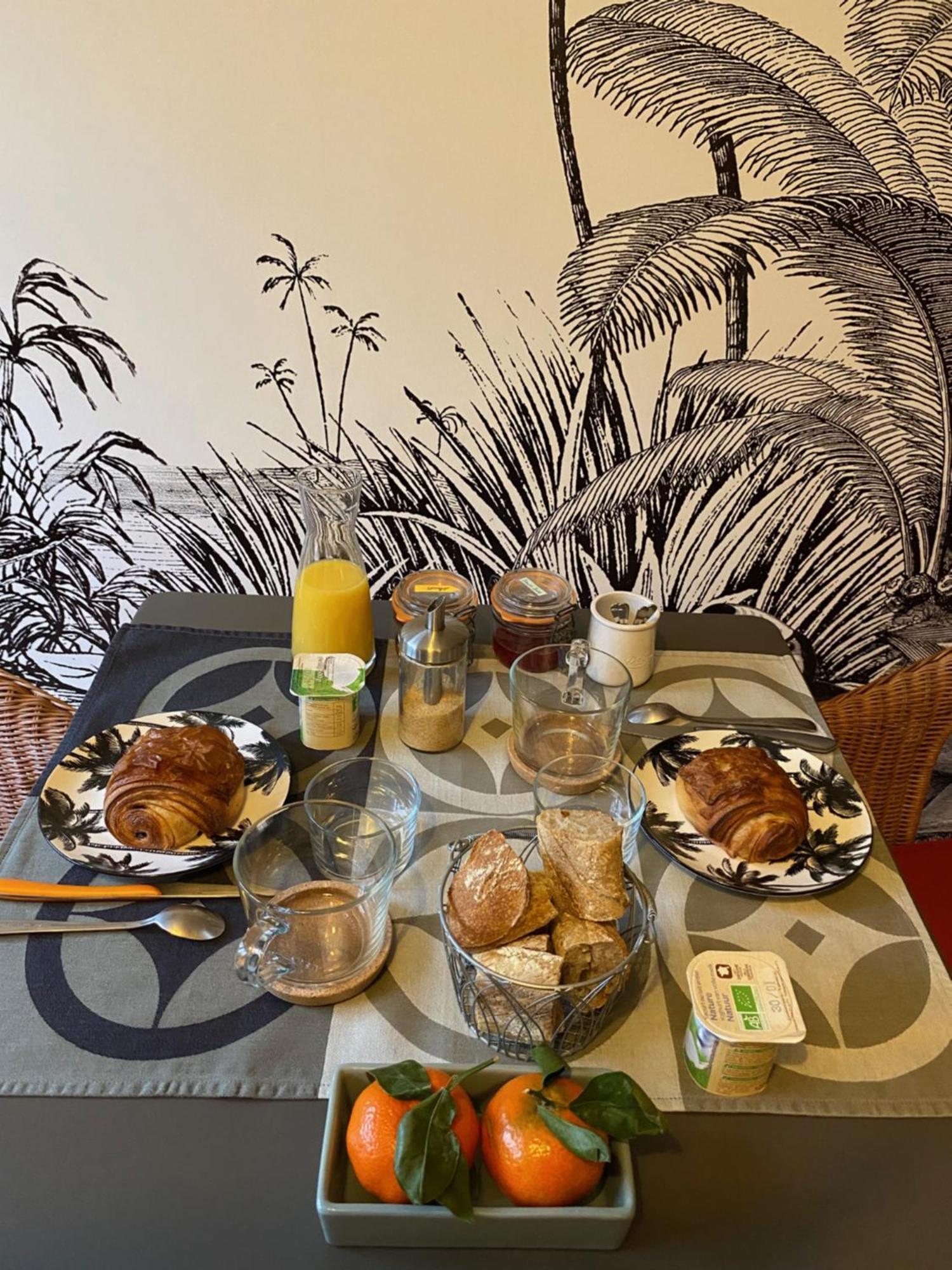 Maison M, Chambre Privee Acces Jardin Piscine Et Jacuzzi Pres De La Rochelle La Rochelle  Zewnętrze zdjęcie