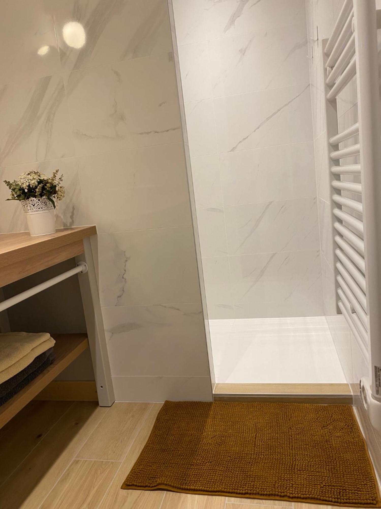 Maison M, Chambre Privee Acces Jardin Piscine Et Jacuzzi Pres De La Rochelle La Rochelle  Pokój zdjęcie